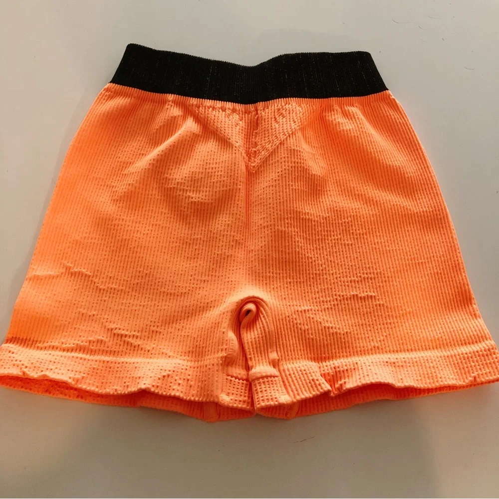 NWT FREE PEOPLE Seamless Short in Peach Horizon Size Med/Large - Picture 3 of 16